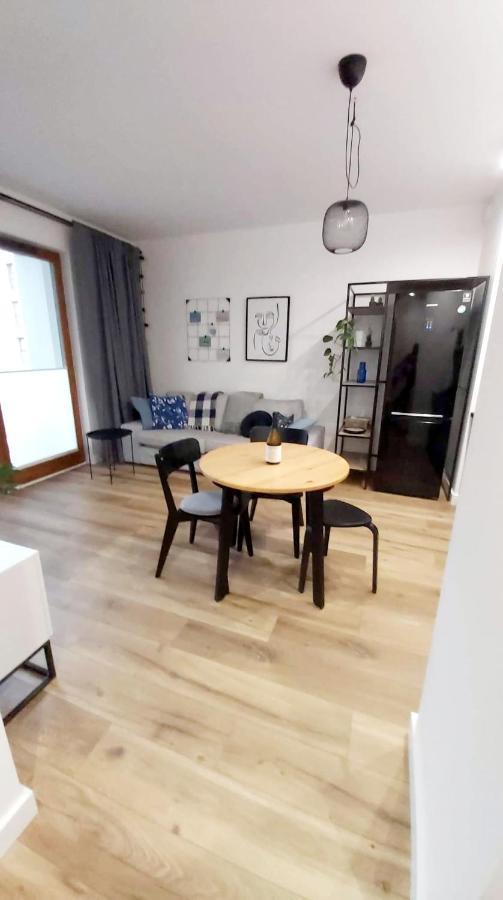 Apartament Zajezdnia Wrzeszcz Lägenhet Gdańsk Exteriör bild