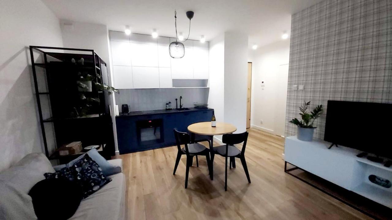 Apartament Zajezdnia Wrzeszcz Lägenhet Gdańsk Exteriör bild